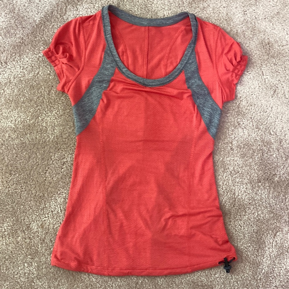 Lululemon activewear shirt set size 4 cute and stylish great condition